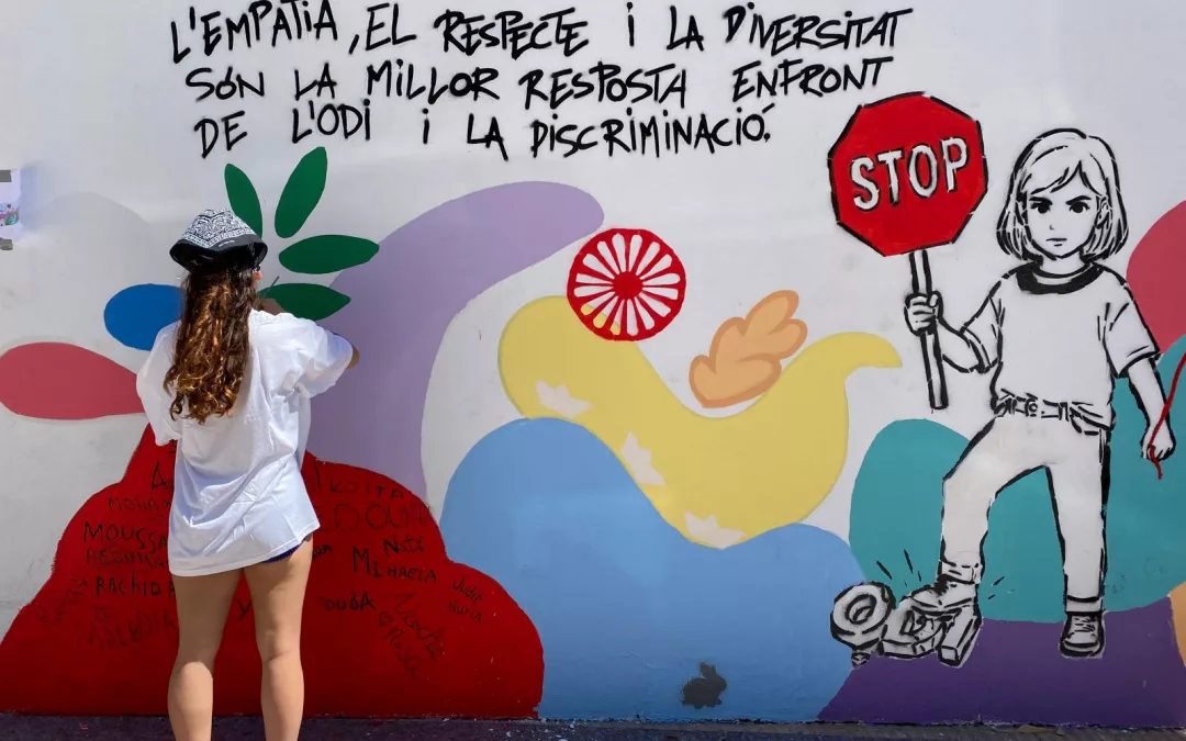 El Casal Jove del Grau de Castelló acoge un proyecto de muralismo participativo impulsado por EAPN CV para promover la inclusión social entre la juventud